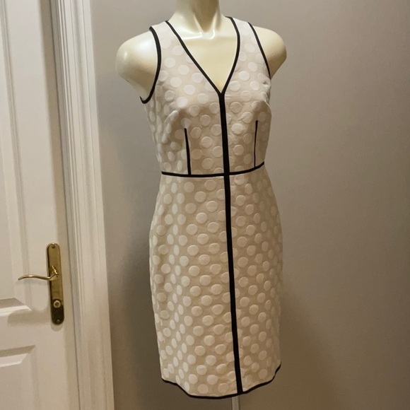 Polka dot stunner - Picture 1 of 5